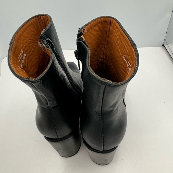 Charleston Shoe Co Black Handmade Leather Boots with 2 in heel, Size 7 Like New - Picture 8 of 8